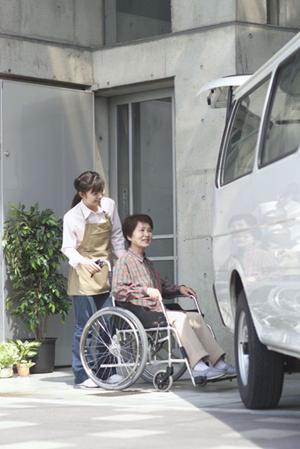 目立たない矯正を探しているなら専門医院で